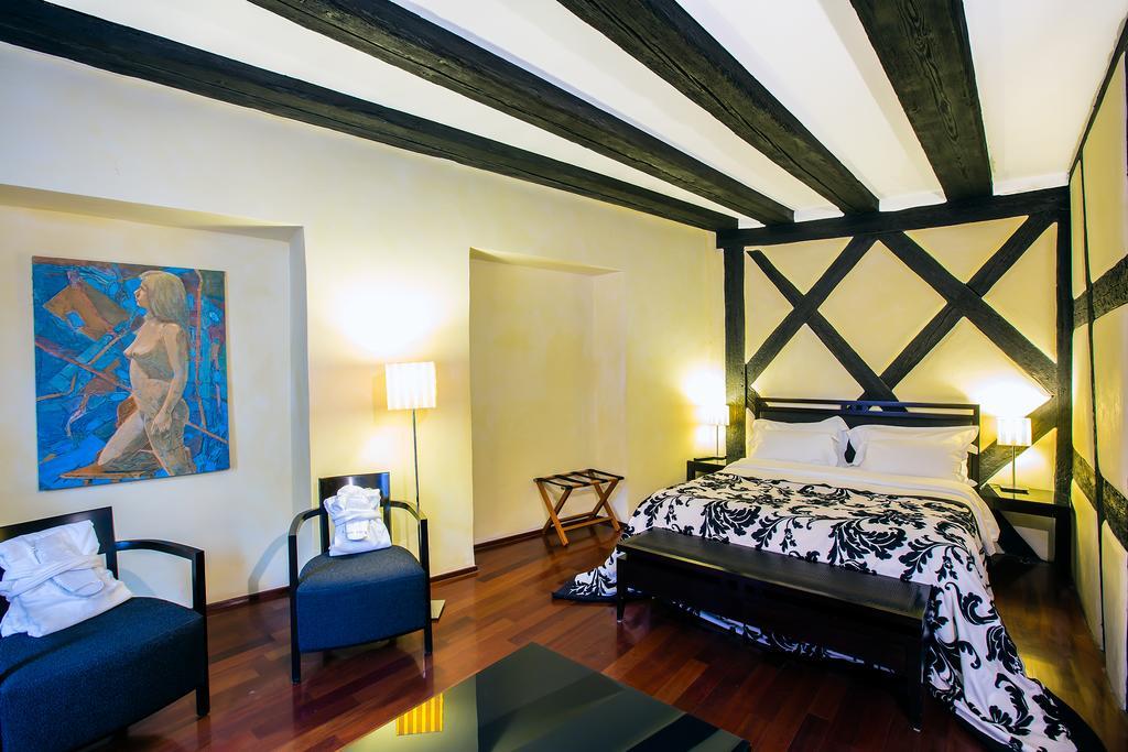 Couette-café Le B. Suites, Chambres&restaurant