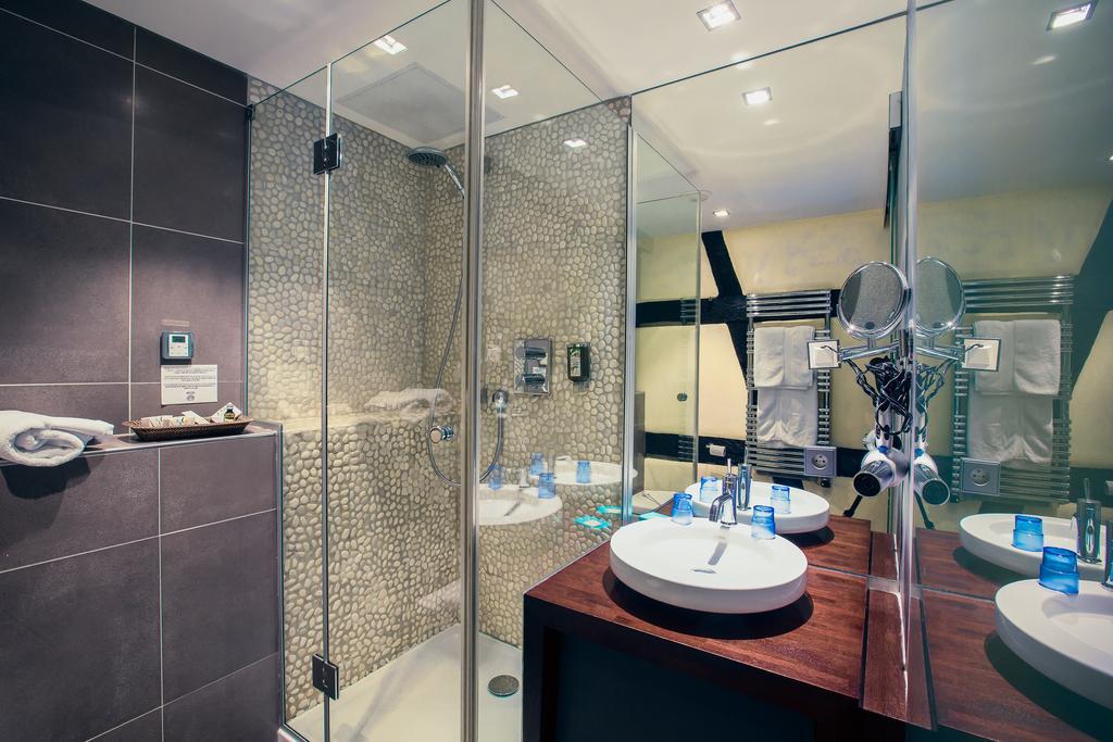 Le B. Suites, Chambres&restaurant Couette-café