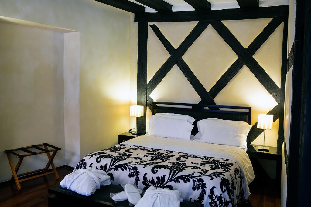 Le B. Suites, Chambres&restaurant Couette-café 2*